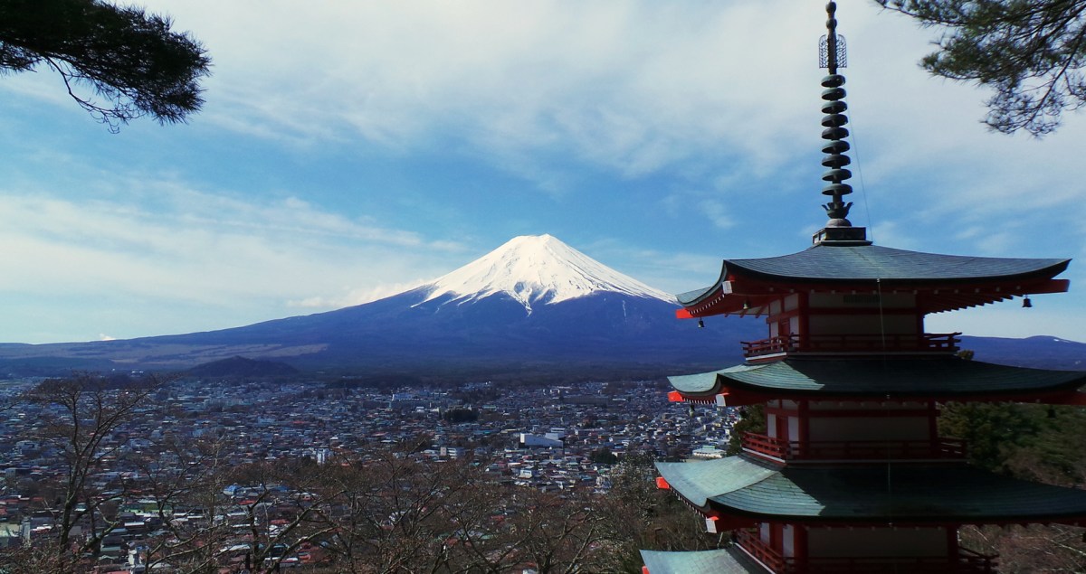 Le mont Fuji vu de la pagode Chureito à Kawaguchiko, près de Tokyo.
