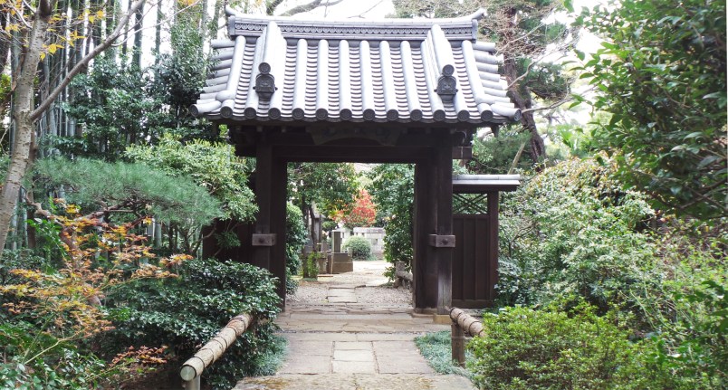 Temple Shinsei ji entrée du cimetière