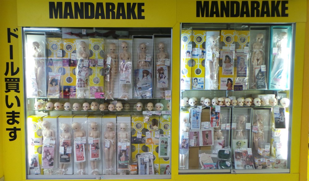 Poupées de collection à Nakano Broadway, un centre commercial insolite 