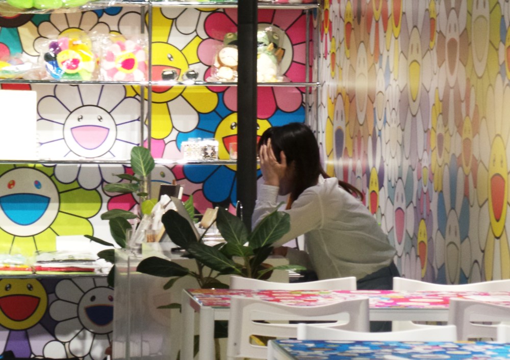 Café Takeshi Murakami à Nakano Broadway, un centre commercial insolite 