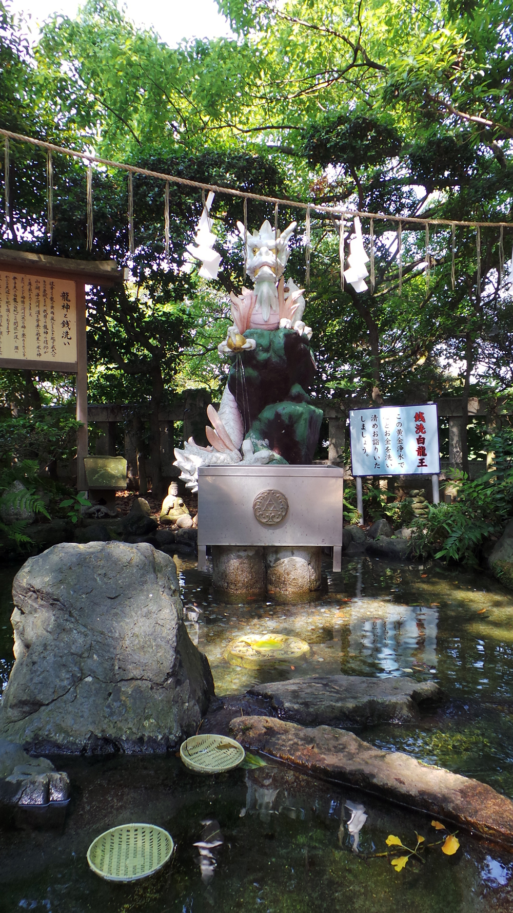 Fontaine dragon du temple d'Enoshima
