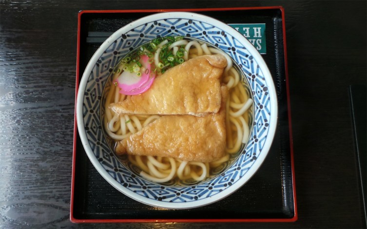 kitsuné udon végétarien au restaurant du temple Nanzoin à Fukuoka