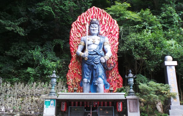 Fudo géant du temple Nanzoin à Fukuoka.