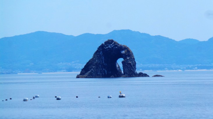 Le rocher troué de l'île d'Ainoshima, Fukuoka, Japon.