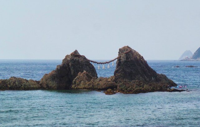 Le Sakurai Futamigaura Rock Couple, Itoshima, Fukuoka
