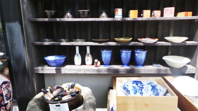 Jolie boutique de poteries, Yufuin, Kyushu