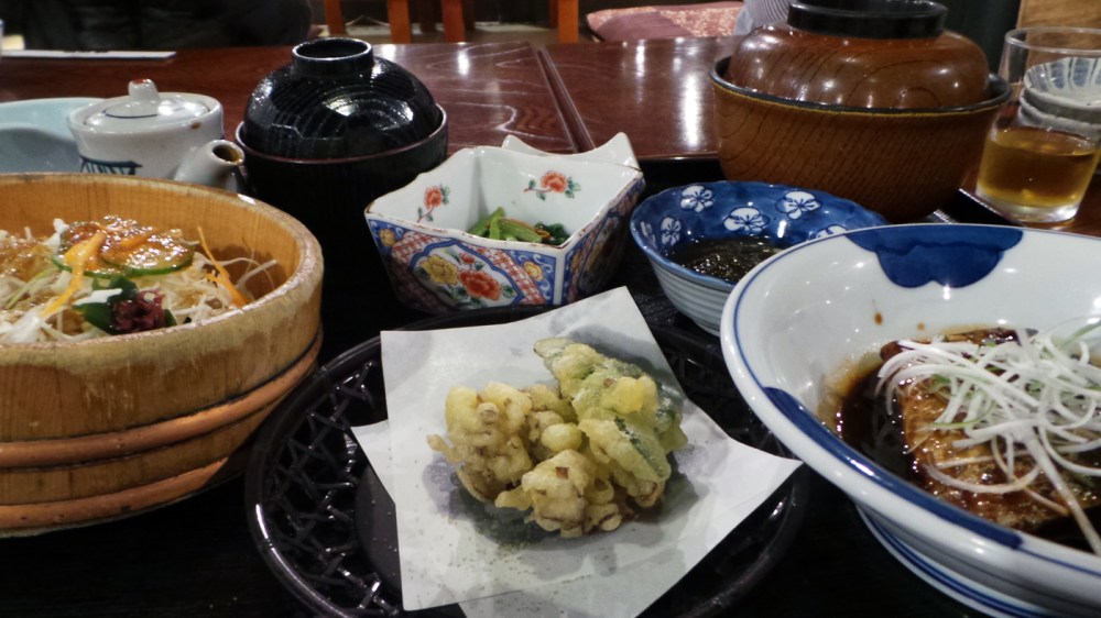 Dîner traditionnel japonais, préfecture de Gunma, Japon.