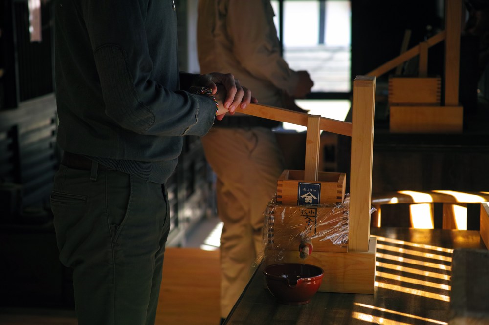 Atelier fabrication de soja chez Meijiya Shoyu fabrique artisanale, Hamamatsu, préfecture de Shizuoka, Japon.