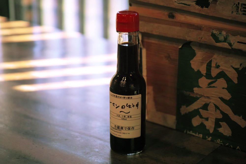 Atelier fabrication de soja chez Meijiya Shoyu fabrique artisanale, Hamamatsu, préfecture de Shizuoka, Japon.