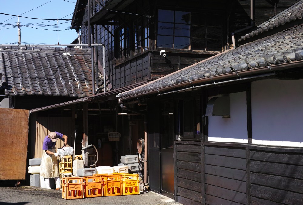 Meijiya Shoyu, une fabrique artisanale de sauce soja bio, Hamamatsu, préfecture de Shizuoka, Japon.