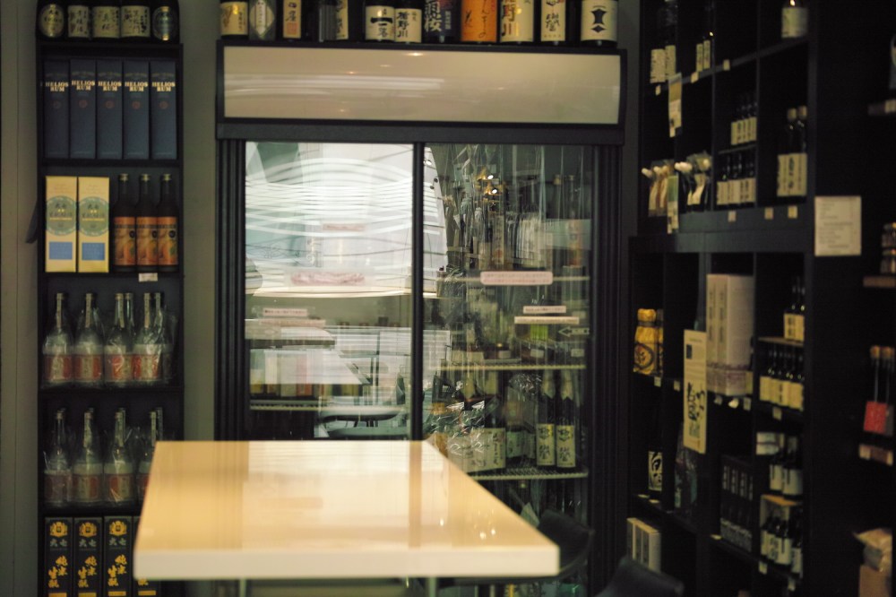 Belle sélection de saké japonais chez Issé à Paris.