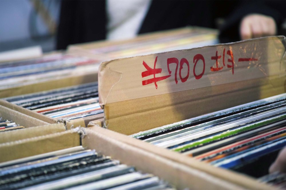 Acheter des vinyles dans le quartier de Shimokitazawa à Tokyo