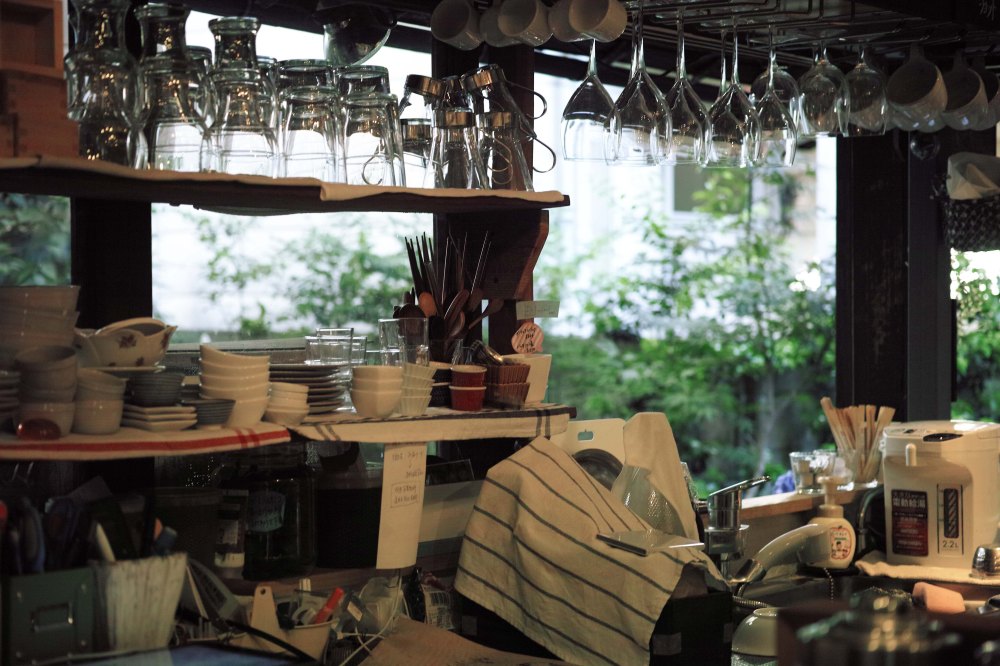 Boire un café au yanaka beer hall à Tokyo